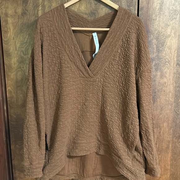 SALE EUC Lululemon rippled v-neck sweatshirt pullover in copper, 10 - Picture 5 of 8